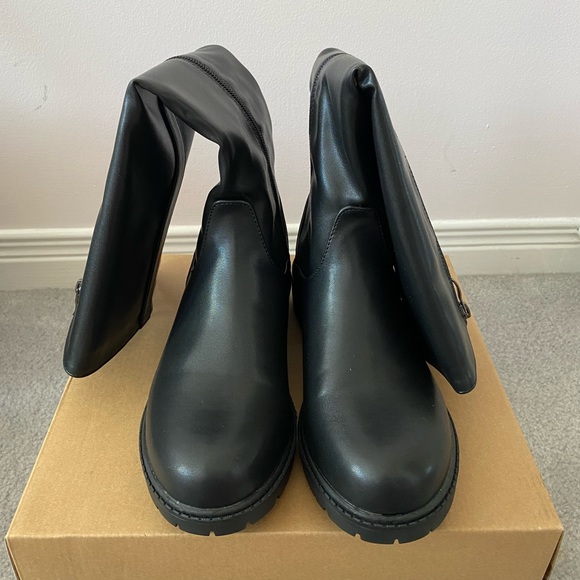 Minimalist Side Zip Boots - Picture 3 of 8